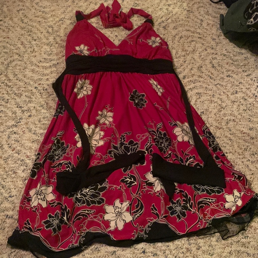 Speechless woman’s summer dress, ties around the neck and waist